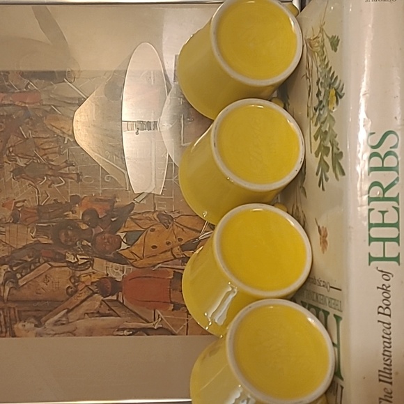 FIESTAWARE DAFFODIL YELLOW MUGS SET OF 4 - Picture 4 of 12